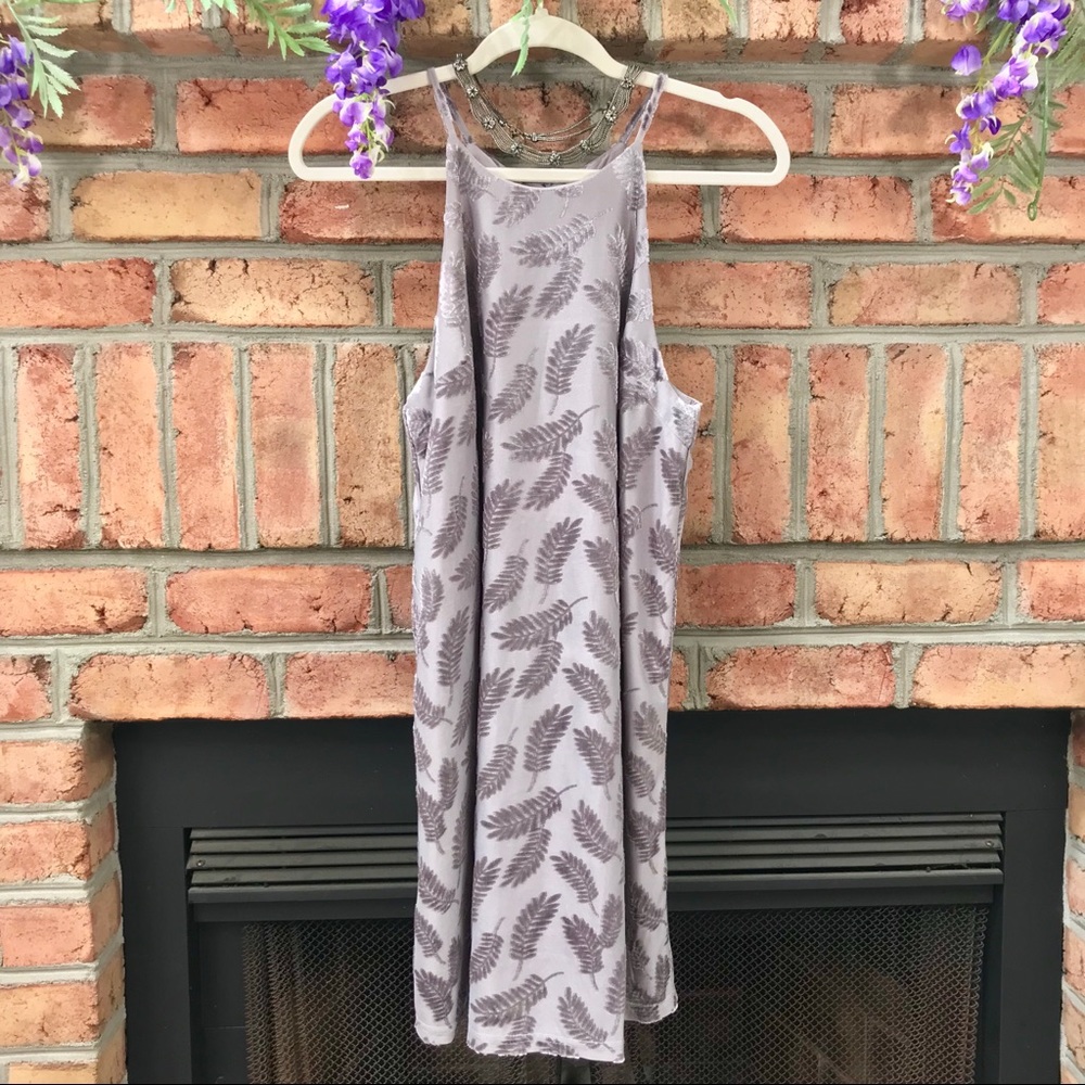 🔥NWT Pearl Gray Leaf Patterned Lace Up Dress